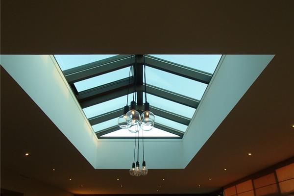 Lichtstraat zadeldak met centraal lichtpunt